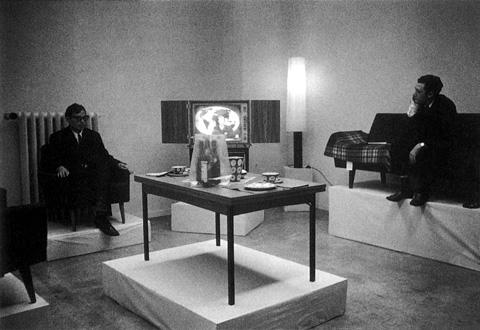 Richter, Gerhard; Lueg, Konrad «Leben mit Pop. Eine Demonstration für den Kapitalistischen Realismus» | Still from the action of 1963